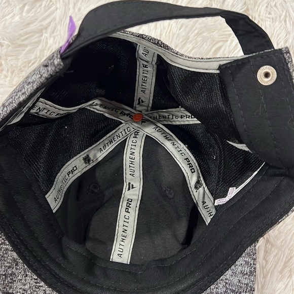 New York Islanders Grey Cap. Purple for Hockey Fights Cancer. OS - Picture 6 of 7